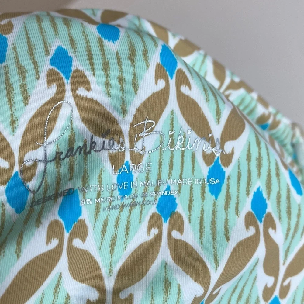 Frankie’s Bikinis Printed Crochet Back Bikini Top Size Large